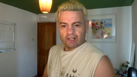 Snapshot of fvmendoza chatting on 06.19.26 fvmendoza online show from 06.19.26