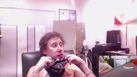 Snapshot of fxckingfreaks chatting on 09.27.25 fxckingfreaks online show from 09.27.25