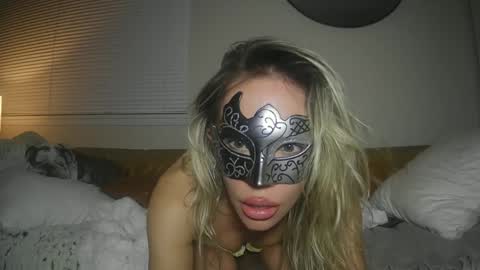 Snapshot of fxckingfreaks chatting on 09.28.25 fxckingfreaks online show from 09.28.25