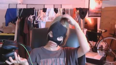 Snapshot of fxckingfreaks chatting on 10.17.25 fxckingfreaks online show from 10.17.25