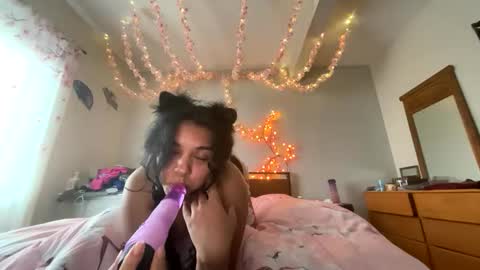 Snapshot of g0ddess27 chatting on 04.14.26 Goddess27 online show from 04.14.26