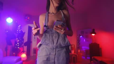 Snapshot of g_ia chatting on 01.01.25 G online show from 01.01.25