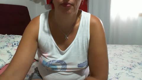 Snapshot of gabibrasil chatting on 01.12.26 gaby layla online show from 01.12.26