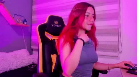 Snapshot of gabrielaa_castro chatting on 11.12.25 gabi online show from 11.12.25