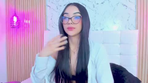 Snapshot of gabrielam_ms chatting on 01.18.25 Gabriela Evans MS online show from 01.18.25