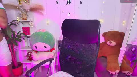Snapshot of gaby_dams9 chatting on 05.15.26 GABY online show from 05.15.26