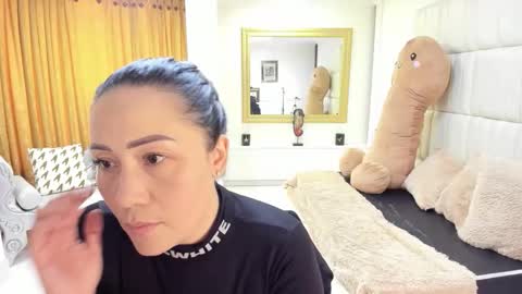 Snapshot of gaby_trent chatting on 11.13.25 gabriela online show from 11.13.25