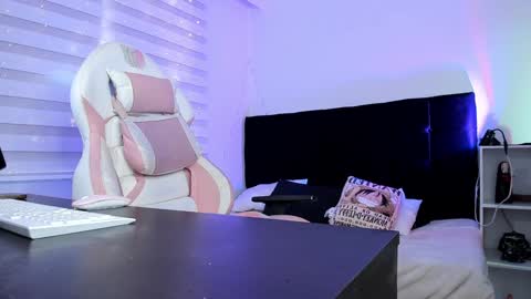 Gabriela Miller online show from 01.09.25