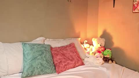 Snapshot of gaia_joness chatting on 10.27.25 gaia_joness online show from 10.27.25