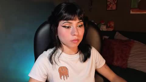 Snapshot of gaia_joness chatting on 11.25.25 gaia_joness online show from 11.25.25