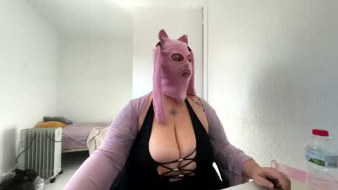 Snapshot of gapetrainee chatting on 10.30.25 gapetrainee online show from 10.30.25