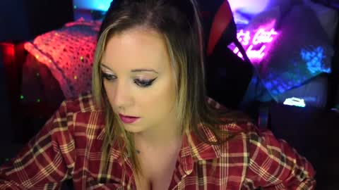 Jenna  - be back MONDAY night.  online show from 01.09.25