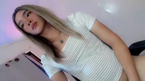 JUST CALL ME OLIVIA online show from 05.05.26