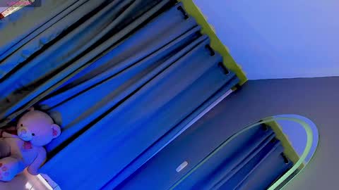 Snapshot of gatitavenecis1 chatting on 02.04.25 Vnecis Marn online show from 02.04.25