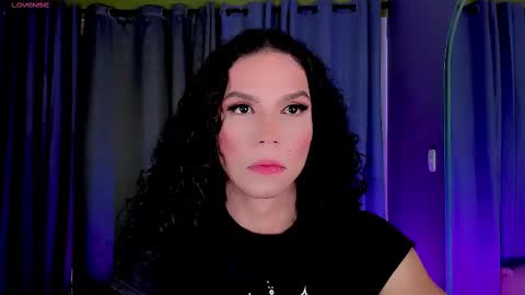 Snapshot of gatitavenecis1 chatting on 02.11.25 Vnecis Marn online show from 02.11.25