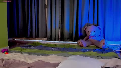 Snapshot of gatitavenecis1 chatting on 02.16.25 Vnecis Marn online show from 02.16.25