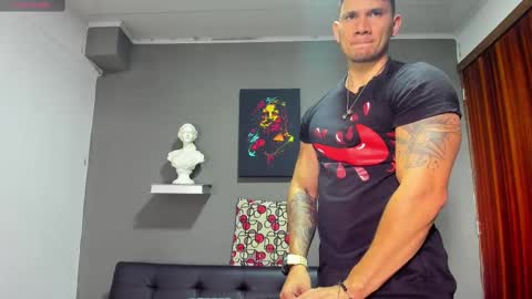 Snapshot of gendersonfit chatting on 09.16.25 gendersonfit online show from 09.16.25