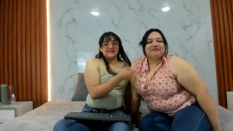 Snapshot of genesis_y_moon chatting on 05.31.26 genesis_y_moon online show from 05.31.26
