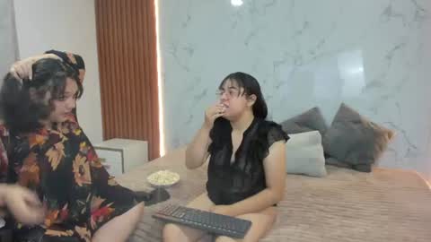 Snapshot of genesis_y_moon chatting on 06.27.26 genesis_y_moon online show from 06.27.26