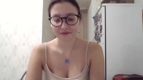 genev__ievee online show from 11.14.25