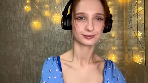 Snapshot of genieflug chatting on 04.15.26 Riana online show from 04.15.26