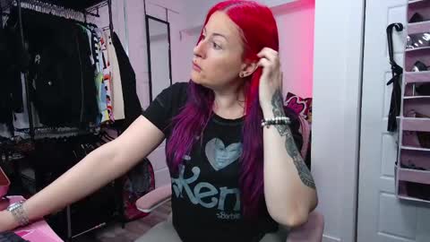 Snapshot of gennyrock chatting on 05.06.26 Genny Rock and online show from 05.06.26