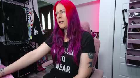 Snapshot of gennyrock chatting on 05.28.26 Genny Rock and online show from 05.28.26