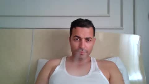 Snapshot of genteldevil chatting on 10.16.25 genteldevil online show from 10.16.25