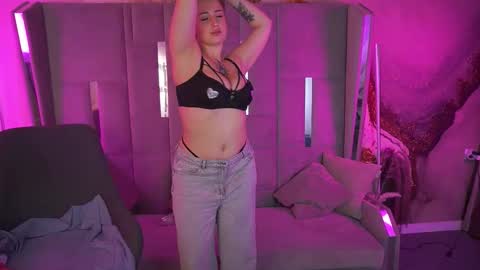 Snapshot of gentleadellee chatting on 11.10.25 gentleadellee online show from 11.10.25