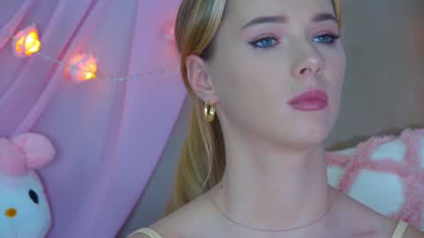 Snapshot of gentlerossi chatting on 01.17.25 GentleRossi online show from 01.17.25