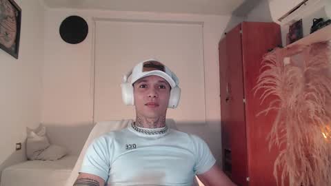 independent model online show from 12.07.24