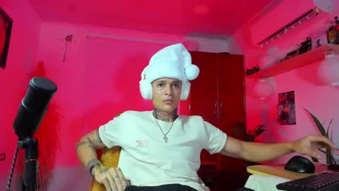 independent model online show from 12.25.24