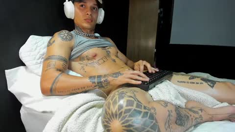 independent model online show from 01.11.25