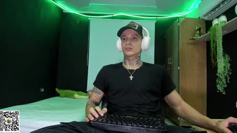 independent model online show from 01.27.25