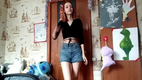 Snapshot of georgianahaeussler chatting on 05.01.26 Ellie online show from 05.01.26