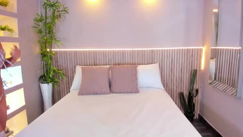 GeorginaReyes  online show from 12.14.25