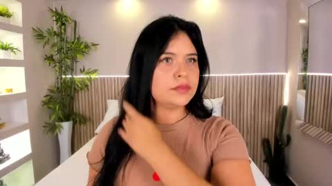 Snapshot of georginareyes chatting on 04.20.26 GeorginaReyes online show from 04.20.26