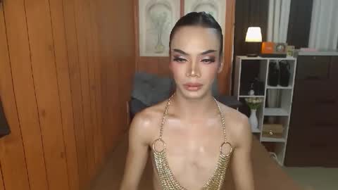 Sidneymorens online show from 10.13.25