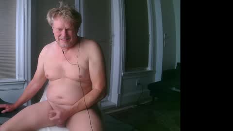 Snapshot of gethyn chatting on 12.10.24 Gethyn online show from 12.10.24