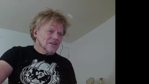 Snapshot of gethyn chatting on 01.06.25 Gethyn online show from 01.06.25