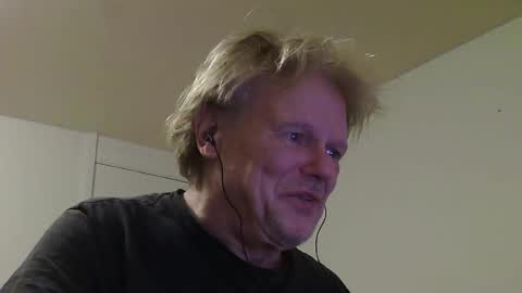 Snapshot of gethyn chatting on 01.07.25 Gethyn online show from 01.07.25