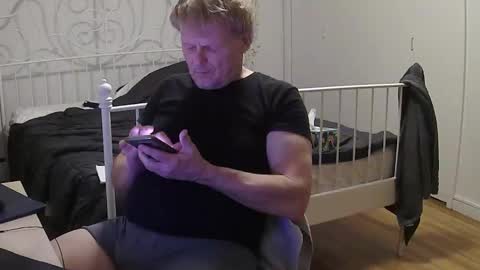 Snapshot of gethyn chatting on 01.27.25 Gethyn online show from 01.27.25