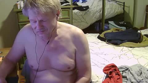 Snapshot of gethyn chatting on 02.06.25 Gethyn online show from 02.06.25