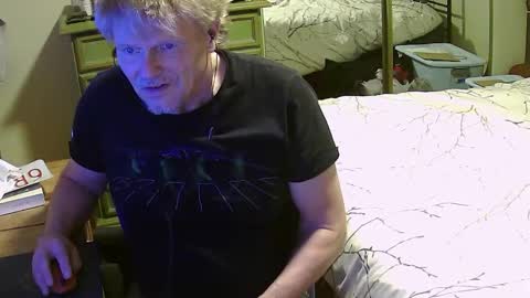 Snapshot of gethyn chatting on 02.21.25 Gethyn online show from 02.21.25