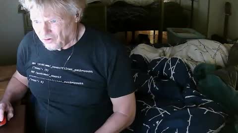 Snapshot of gethyn chatting on 02.26.25 Gethyn online show from 02.26.25