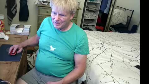 Snapshot of gethyn chatting on 09.10.25 Gethyn online show from 09.10.25