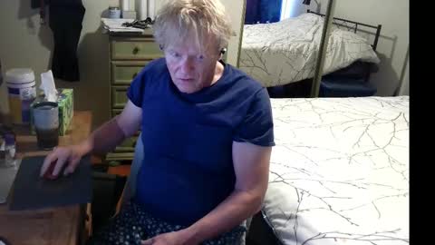 Snapshot of gethyn chatting on 10.12.25 Gethyn online show from 10.12.25