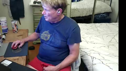 Snapshot of gethyn chatting on 10.20.25 Gethyn online show from 10.20.25