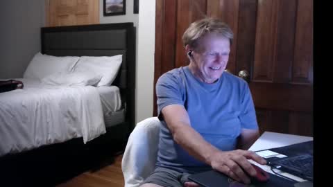 Snapshot of gethyn chatting on 11.05.25 Gethyn online show from 11.05.25