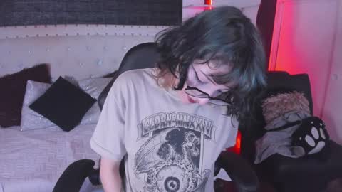 Snapshot of ghosty_doll chatting on 01.18.25 Allison online show from 01.18.25